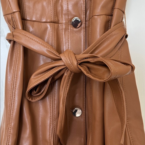 BNWOT Alice + Olivia Ofra Vegan Leather Belted Mini Dress Size 0 Camel - Picture 10 of 12